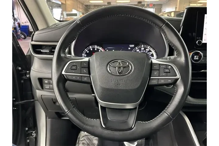 $34100 : Toyota Highlander 2024 LE 4d image 6