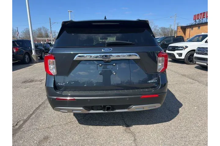 $31988 : Ford Explorer 2023 AWD XLT 4 image 2