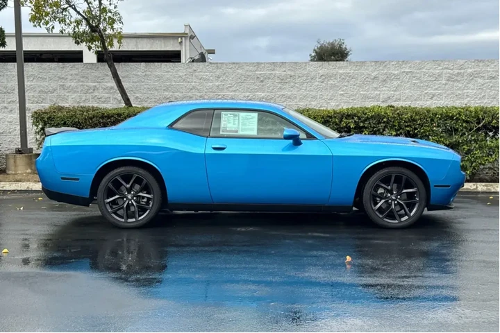 $27799 : Dodge Challenger 2023 SXT 2d image 3