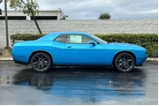 $27799 : Dodge Challenger 2023 SXT 2d thumbnail