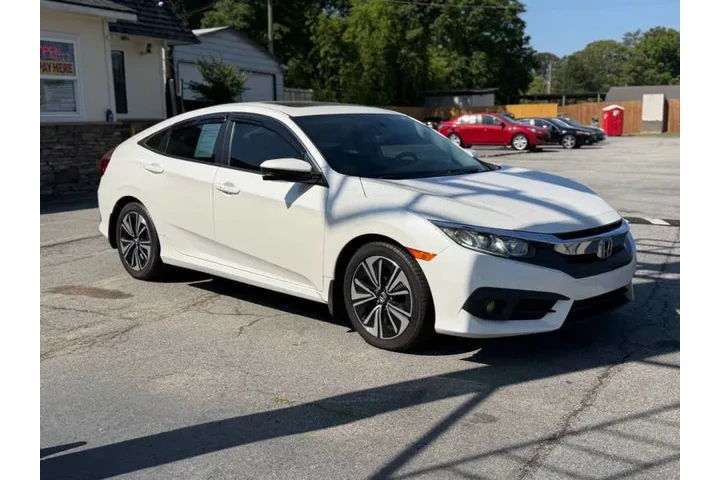 2018 Civic EX-T image 9