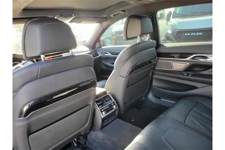 $27291 : BMW 7 Series 2019 740i 4dr S image 9