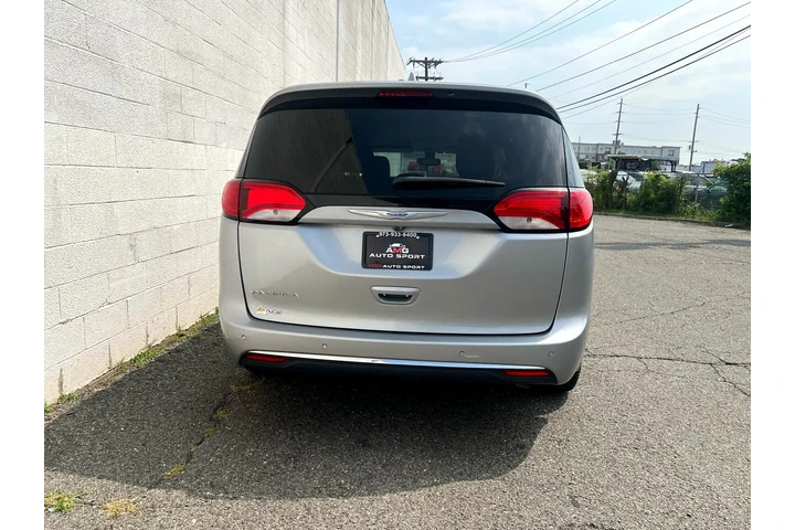 $14995 : 2018 Pacifica Touring L Plus image 9