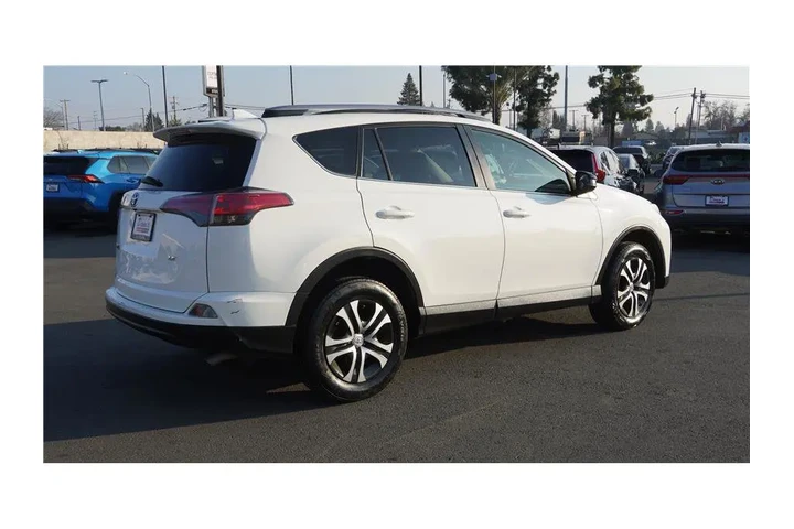 $14984 : 2017 RAV4 LE image 6