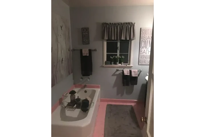 $1275 : North Hollywood 2/1 Available image 5
