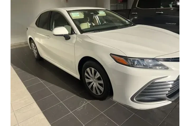 $26378 : Toyota Camry Hybrid 2024 LE image 3