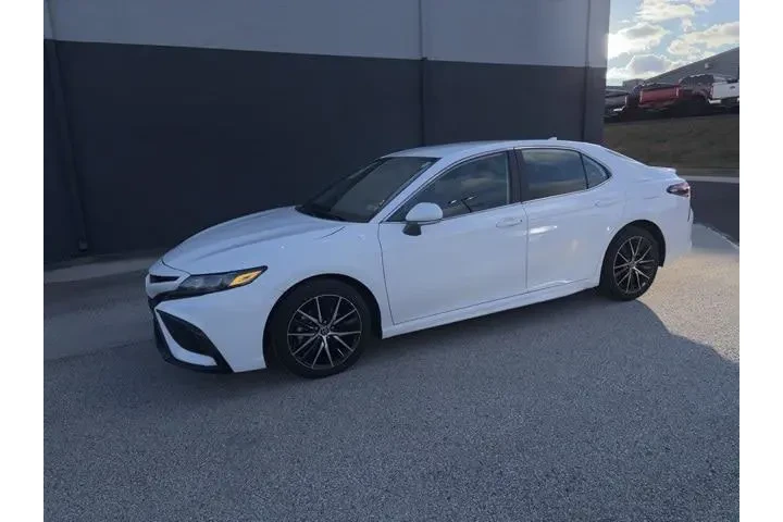 $25977 : Toyota Camry 2024 SE 4dr Sed image 3