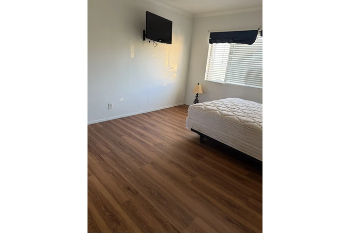 $1000 : Renta cuarto a mujer sola image 4