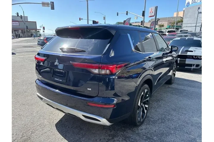 $27088 : Mitsubishi Outlander 2024 SE image 6