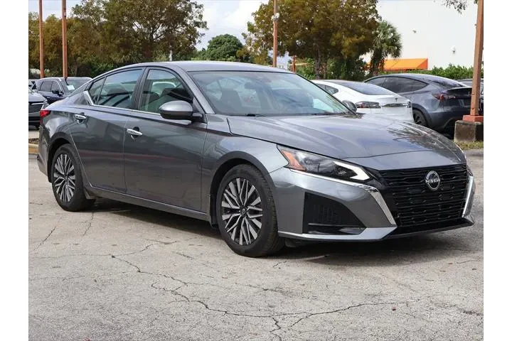 $18990 : Nissan Altima 2023 2.5 SV 4d image 2