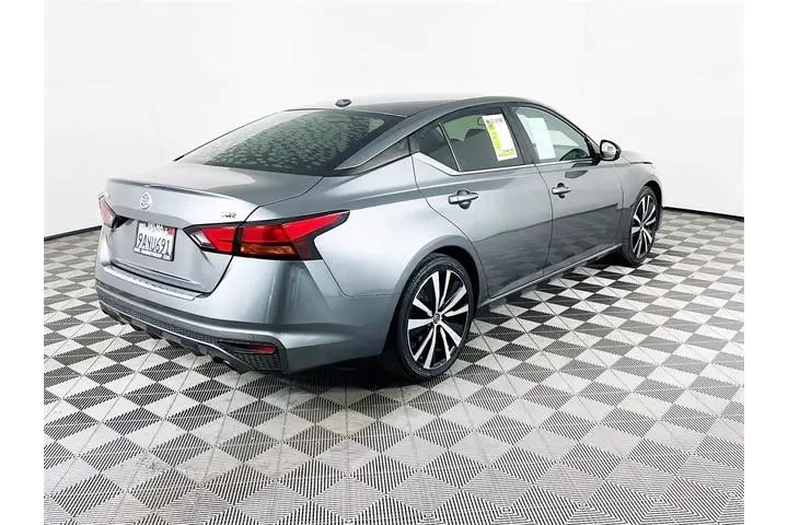$14900 : Nissan Altima 2022 2.5 SR 4d image 7