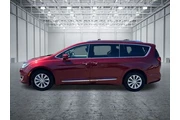 $15497 : Chrysler Pacifica 2019 Touri thumbnail