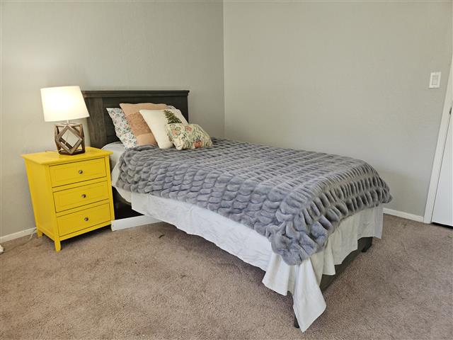 $200 : Twin bed image 2