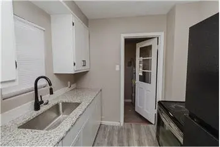 $800 : Rental property with 2 bedro image 5