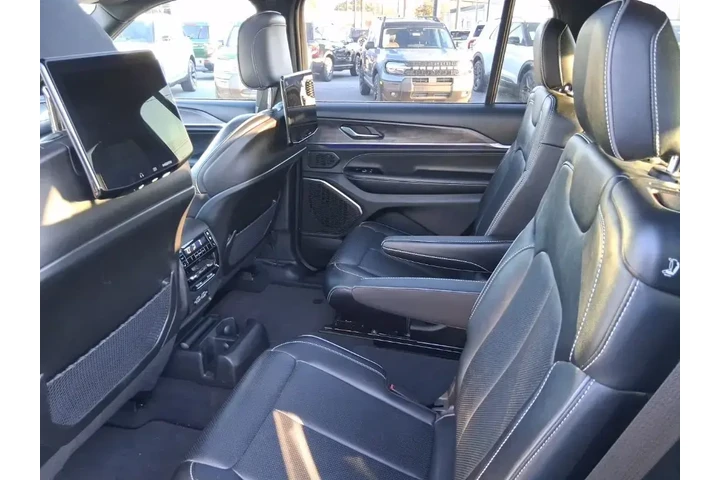 $37701 : Jeep Grand Cherokee L 2023 4 image 9