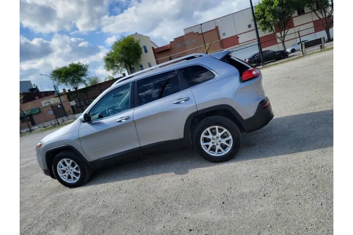 $7999 : 2017 Cherokee Latitude image 8