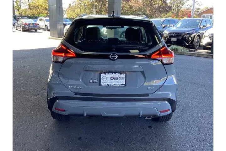 Nissan Kicks 2023 SV 4dr Cro image 6