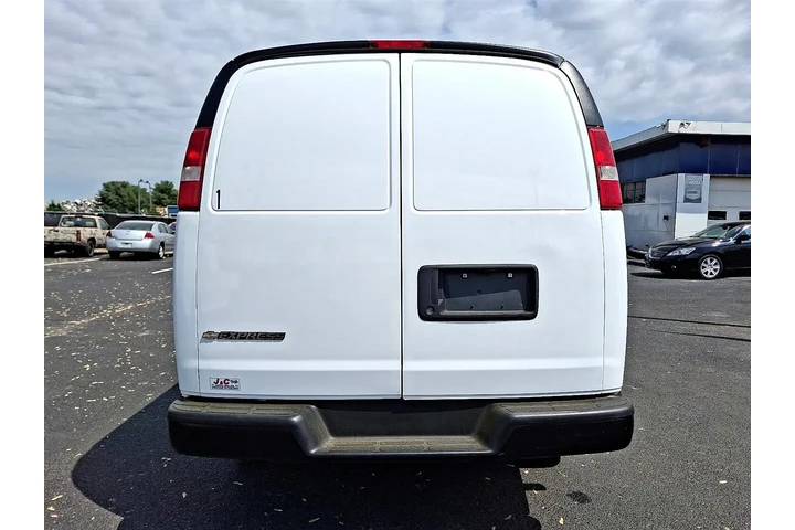 $16500 : 2017 Express 2500 Cargo image 5