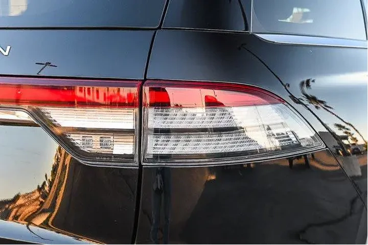 Lincoln Aviator 2023 AWD Res image 9