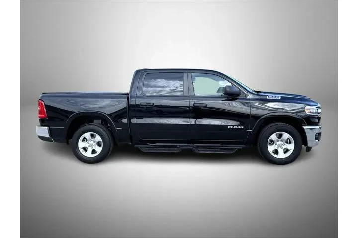 $39449 : Ram 1500 2025 4x4 Big Horn 4 image 4