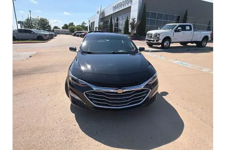$13891 : Chevrolet Malibu 2021 LT 4dr image 2