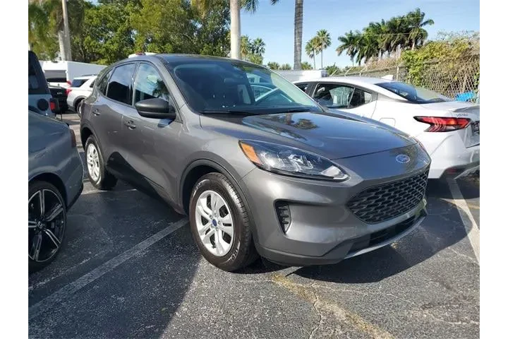 $15590 : Ford Escape 2022 S 4dr SUV image 2