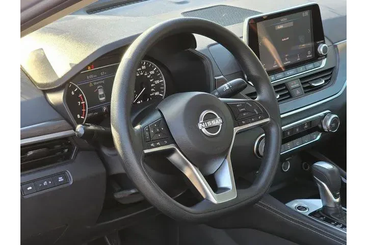 $18636 : Nissan Altima 2023 2.5 SV 4d image 10