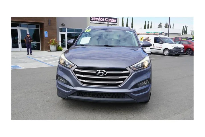 $12800 : 2016 Tucson SE image 3