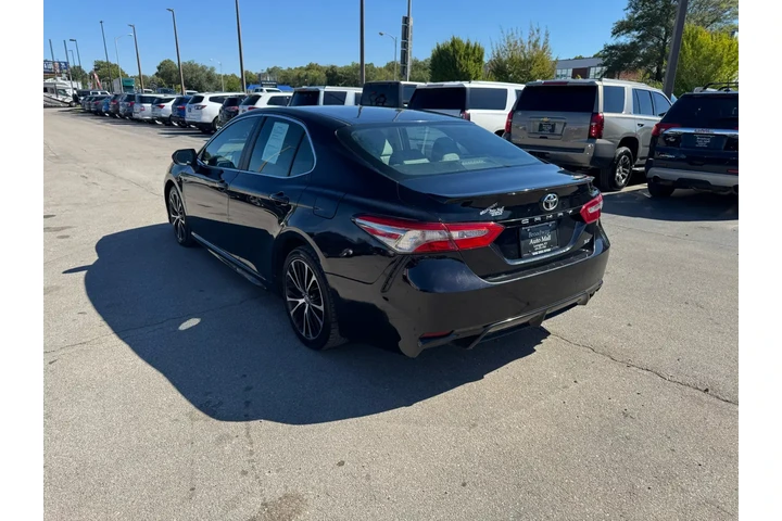 2018 Camry 4dr Sdn I4 Auto SE image 4