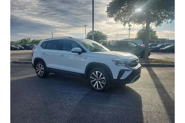 $19997 : Volkswagen Taos 2024 SE 4dr image 1