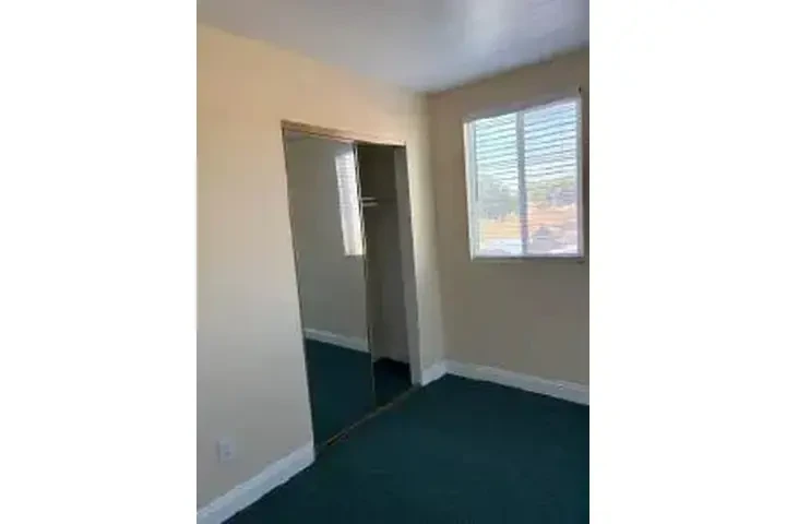 RECÁMARA 📍76th y Central Ave image 1