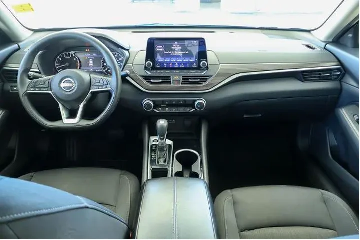 $19150 : Nissan Altima 2024 2.5 SV 4d image 6