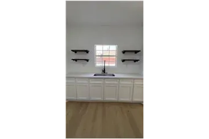 $1250 : Rental property with 2 bedro image 5