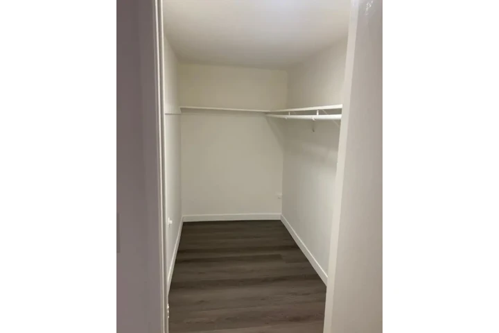 $2000 : 2Bed/2Bath Apt  for rent in LA image 9
