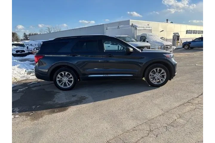 $33995 : Ford Explorer 2024 AWD XLT 4 image 2