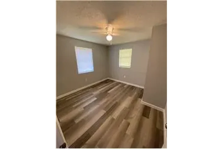 $1350 : Rental property with 2 bedro image 7