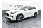$31956 : Toyota Highlander 2022 XLE 4 thumbnail