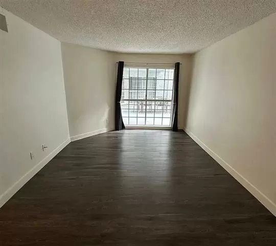 $1814 : Amazing 1 Bed 1 Bathroom image 6