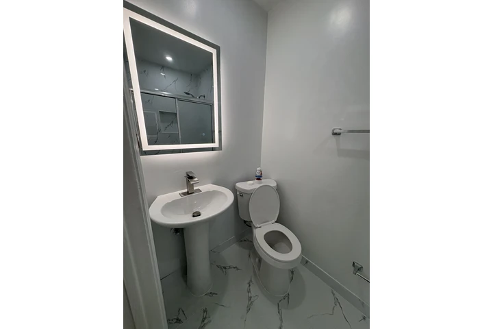 $1300 : Se renta efficiency image 7