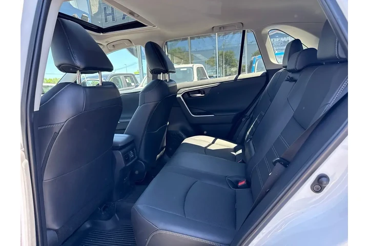 $38995 : Toyota RAV4 2024 AWD Limited image 7