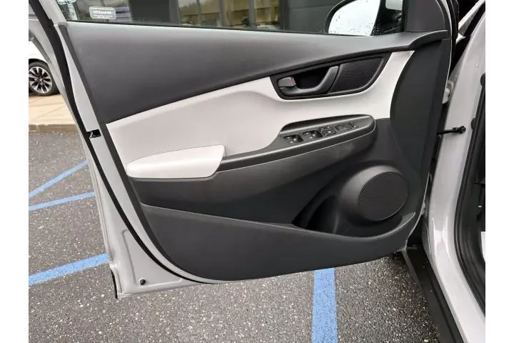 $18888 : Hyundai KONA 2023 AWD SEL 4d image 8