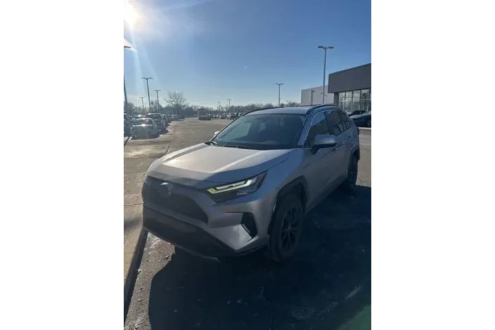 $29995 : Toyota RAV4 Hybrid 2022 AWD image 2