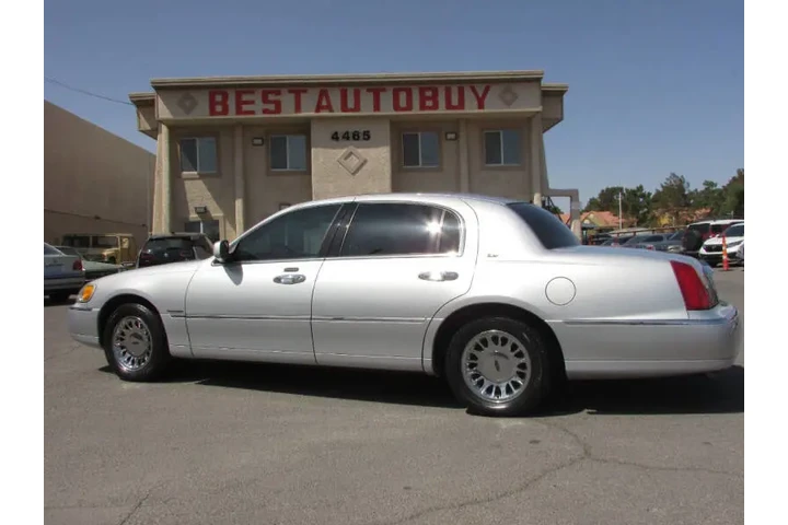 $5995 : 2002 Town Car Cartier image 7