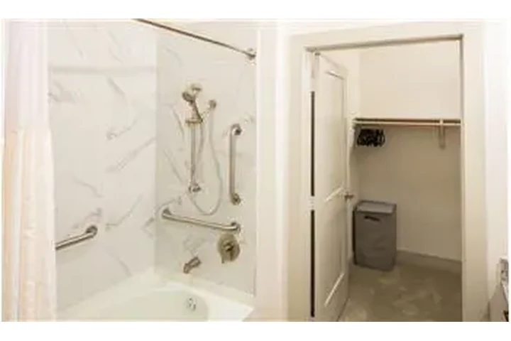 $1660 : Rental property with 0 bedro image 6