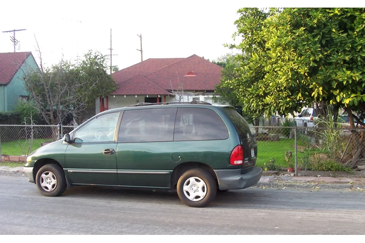 $1695 : OBO VAN DODGE 1999 EXELENTE image 1