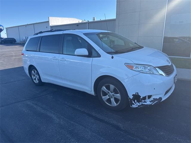 $9990 : Pre-Owned 2013 Sienna LE 8 Pa image 1