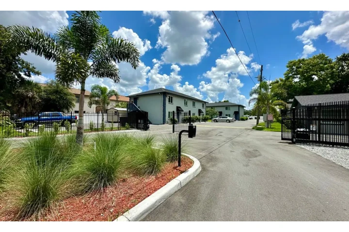 $880 : Affordable Two-Bedroom Apt image 8