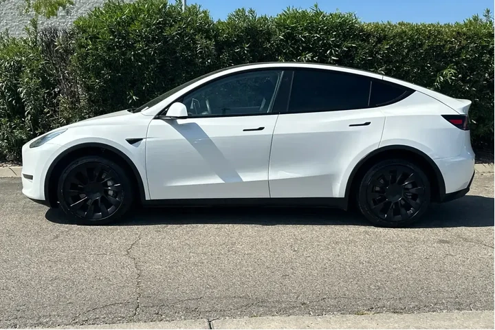 $28500 : Tesla Model Y 2021 AWD Long image 5