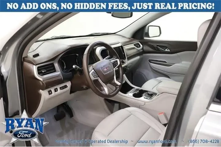 GMC Acadia 2023 SLT 4dr SUV image 8