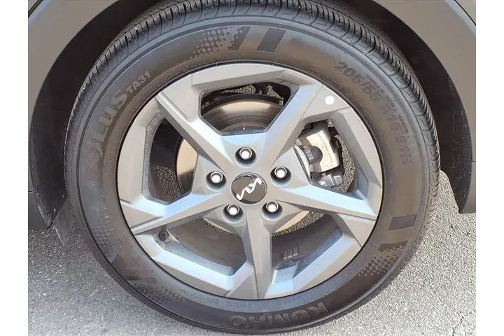 $21823 : Kia K4 2025 LXS 4dr Sedan image 7